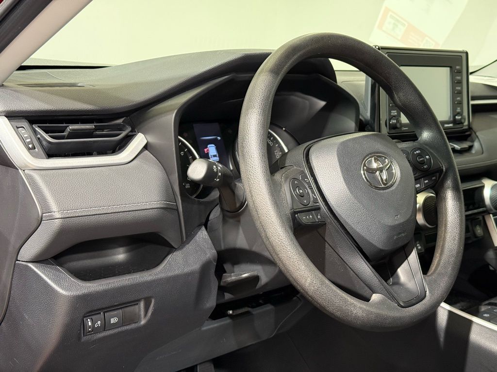 Thumbnail: 2022 Toyota RAV4 - 17