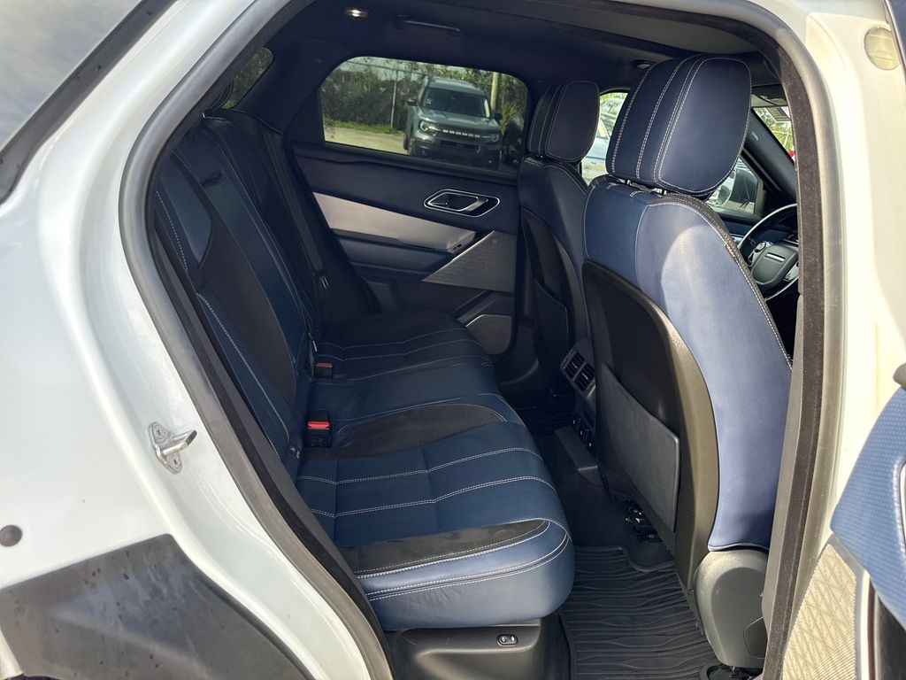 Used 2019  Land Rover SE R-Dynamic image 23