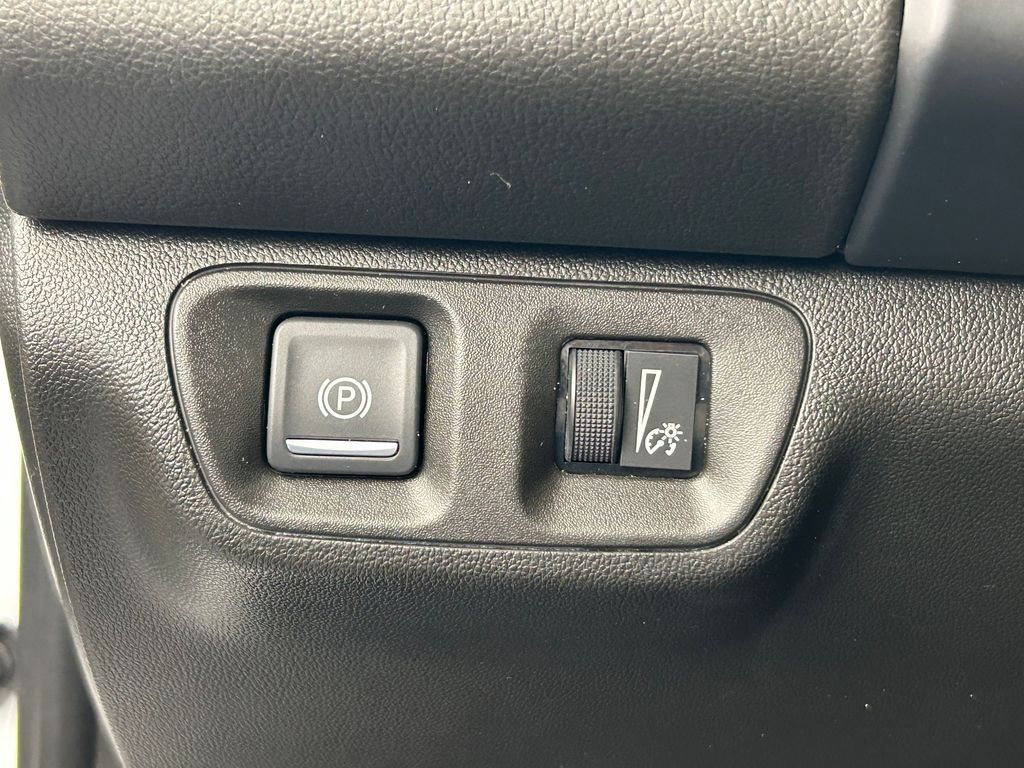 Used 2022 Summit White GMC SLE image 35