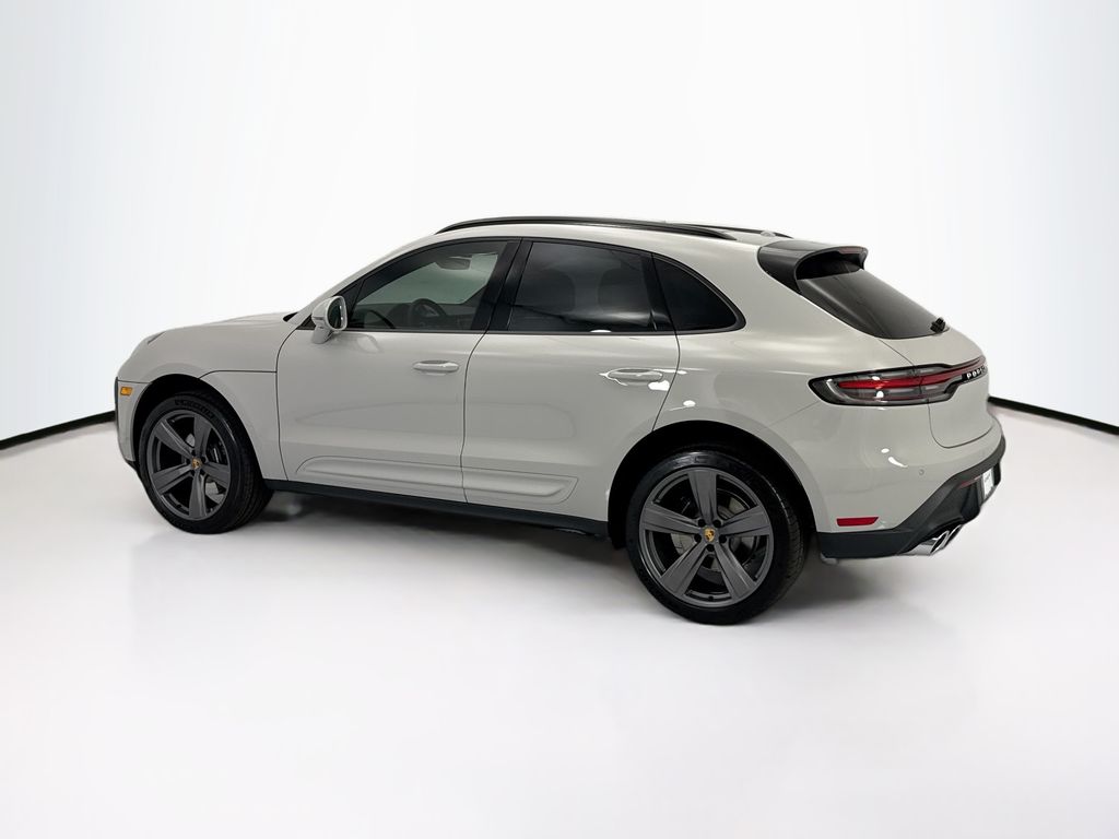 Thumbnail: 2026 Porsche Macan - 3