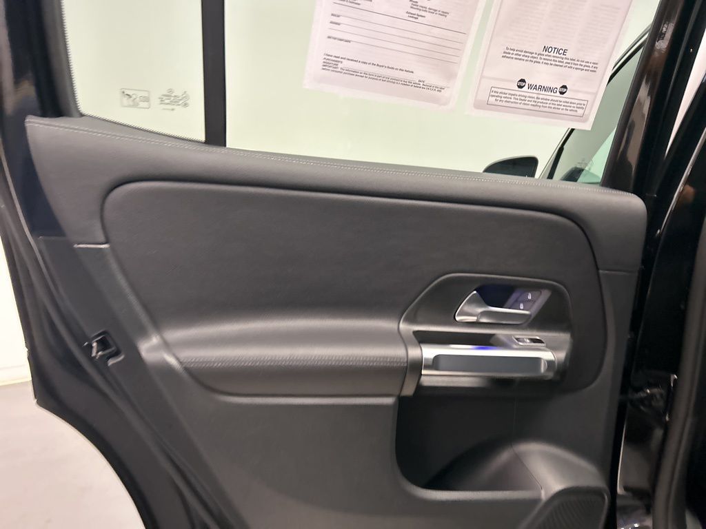 Thumbnail: 2023 Mercedes-Benz GLB - 24