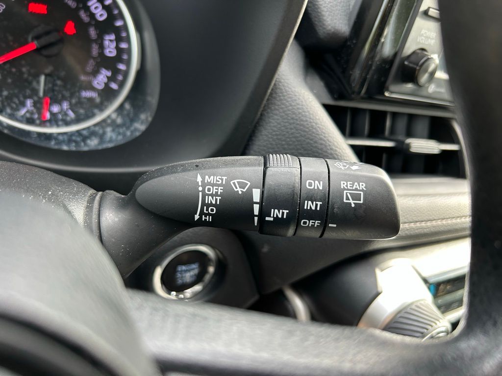 Thumbnail: 2022 Toyota RAV4 - 21