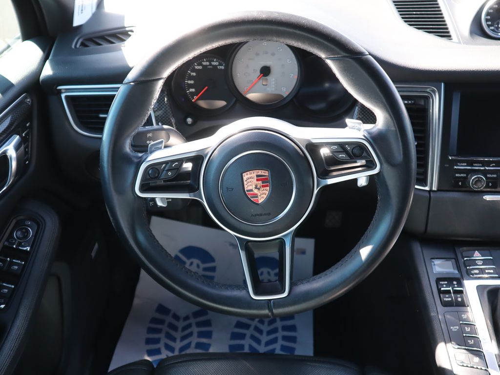 Thumbnail: 2015 Porsche Macan - 6
