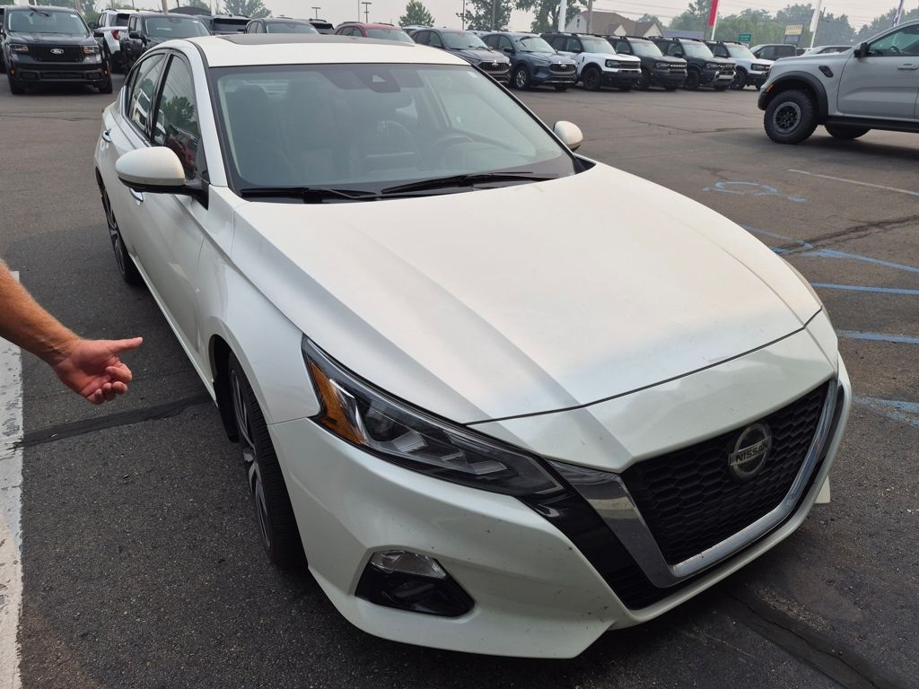 Pearl White Tricoat 2020 Nissan Altima Sedan Front-Wheel Drive Continuously Variable Transmission