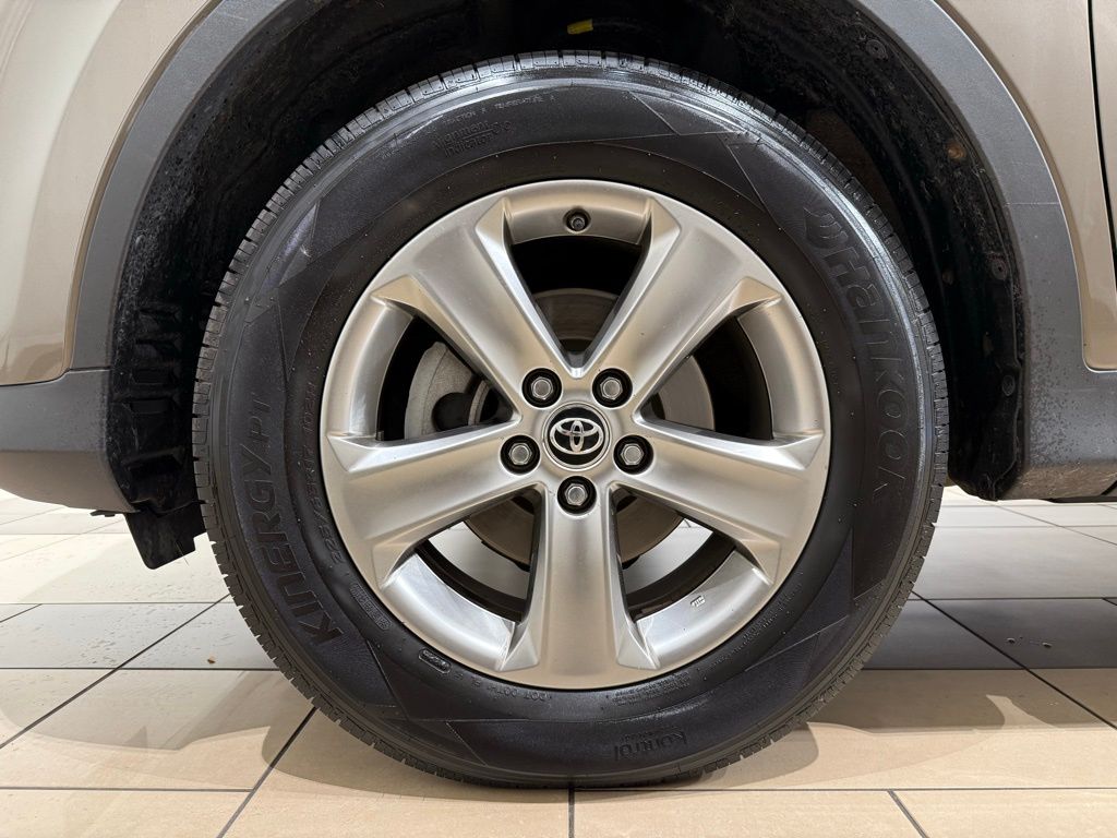 Thumbnail: 2015 Toyota RAV4 - 12