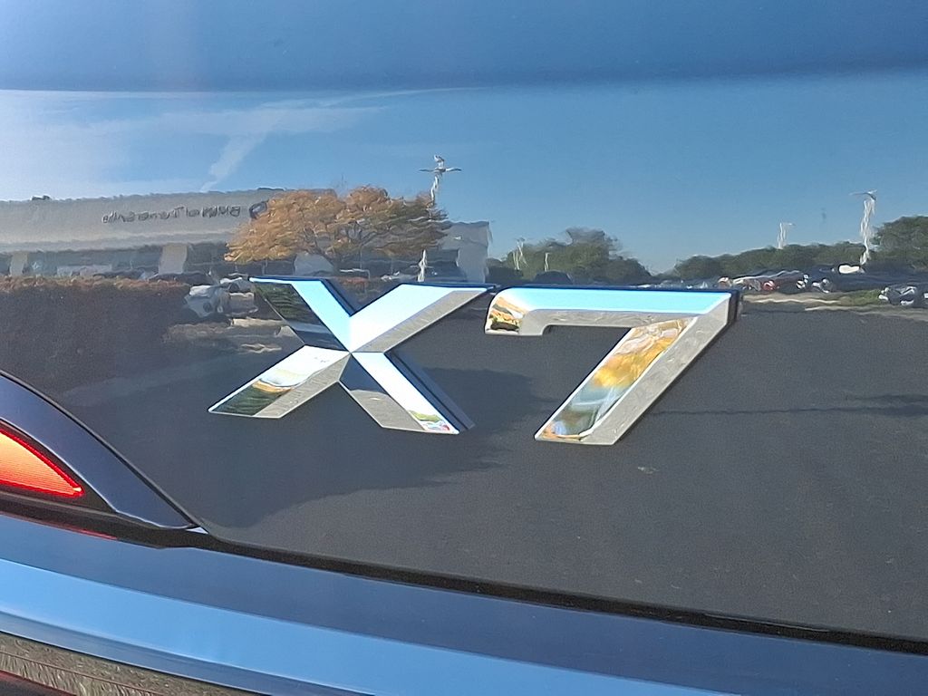 Thumbnail: 2026 BMW X7 - 11