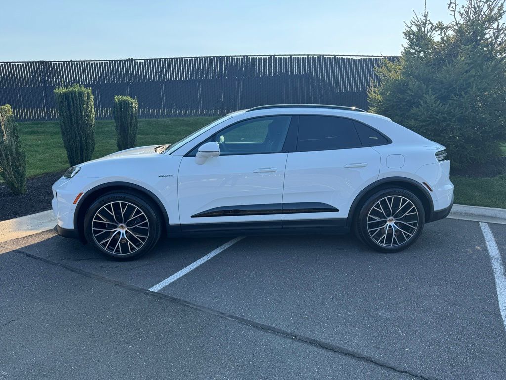 2024 Porsche Macan T 2