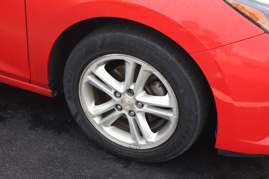 Thumbnail: 2017 Chevrolet Cruze - 8