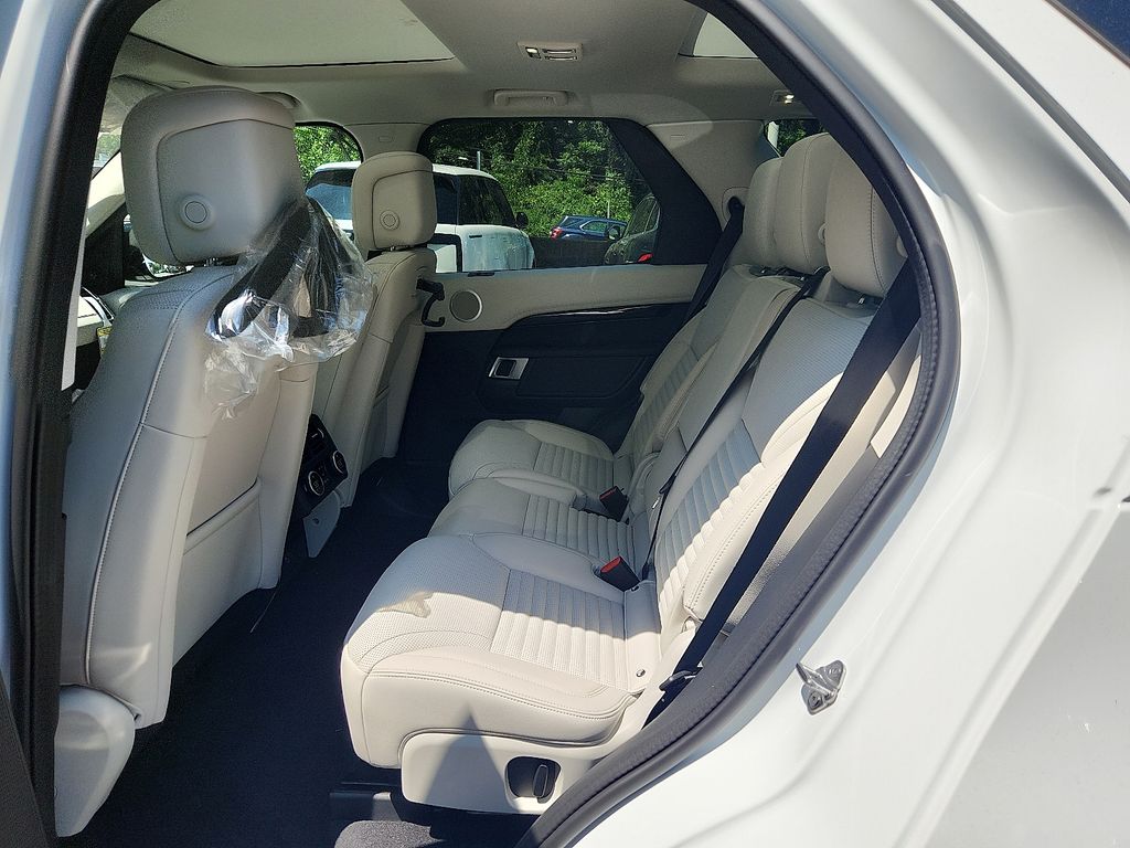 Thumbnail: 2025 Land Rover Discovery - 5