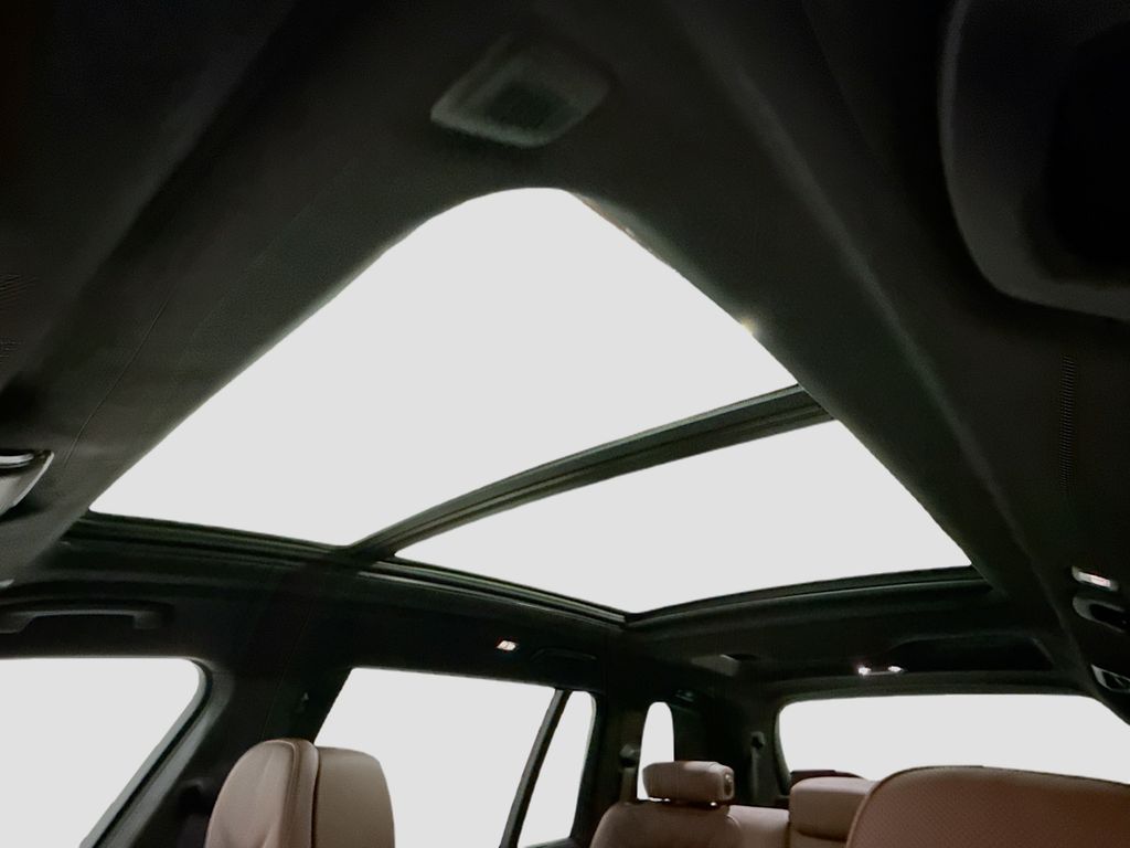 Thumbnail: 2027 BMW X7 - 12