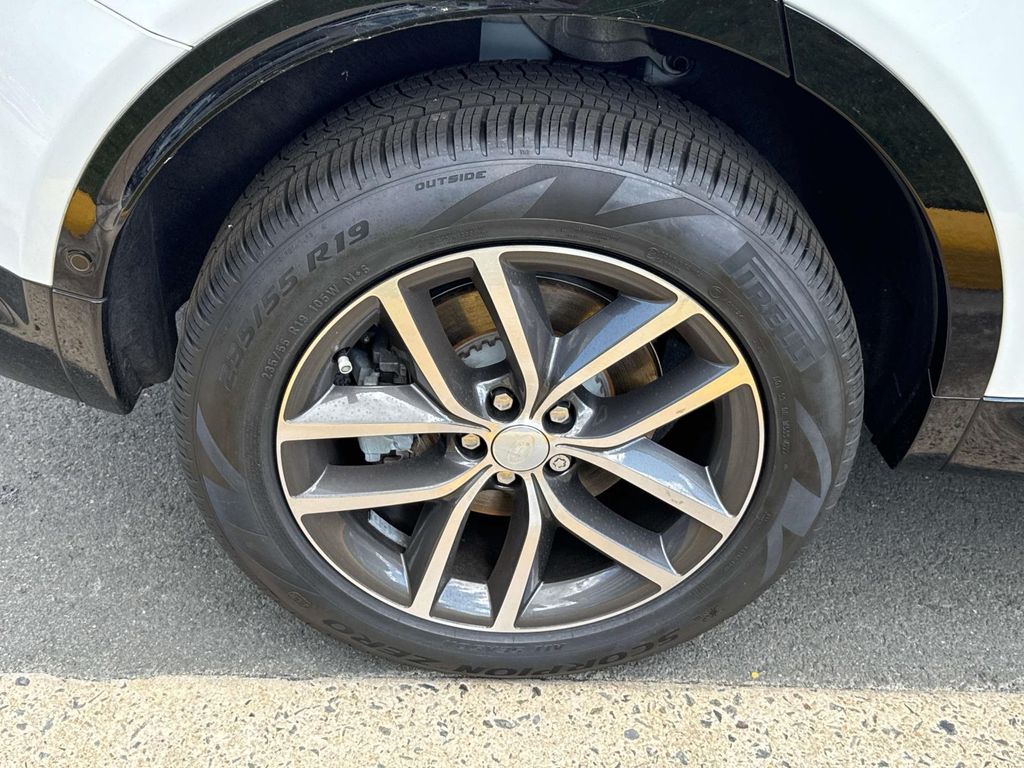 Thumbnail: 2025 Land Rover Discovery Sport - 16