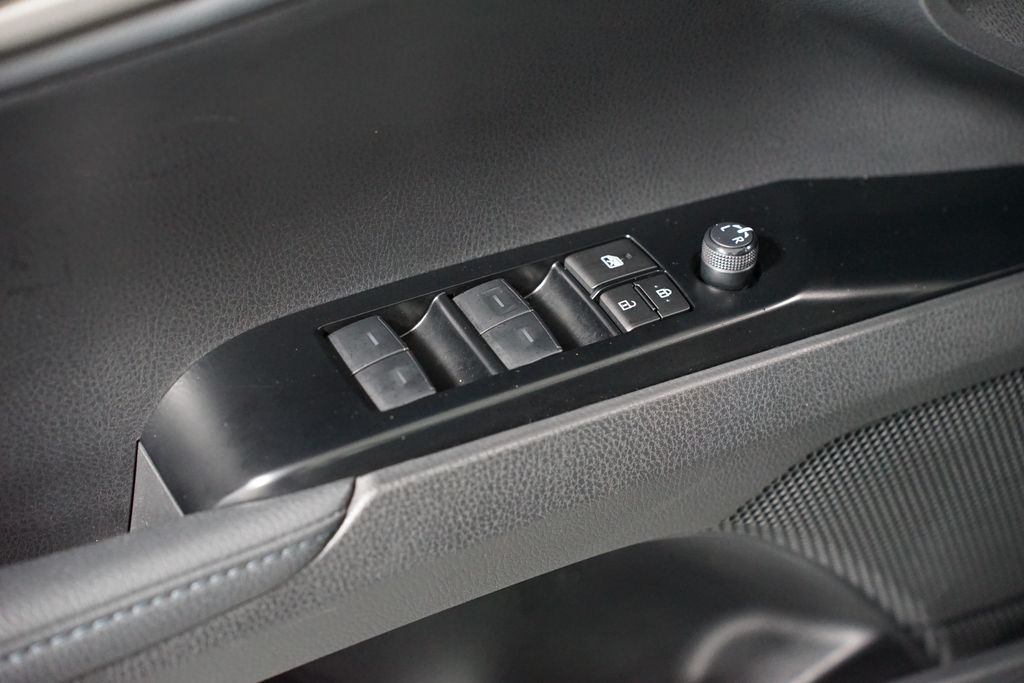 Thumbnail: 2025 Toyota Camry - 32