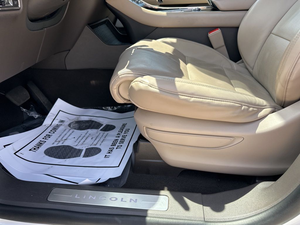 2021 Pristine White Lincoln Aviator Reserve AWD SUV