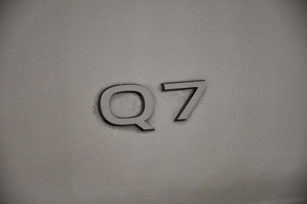 2025 Audi Q7 Premium 9