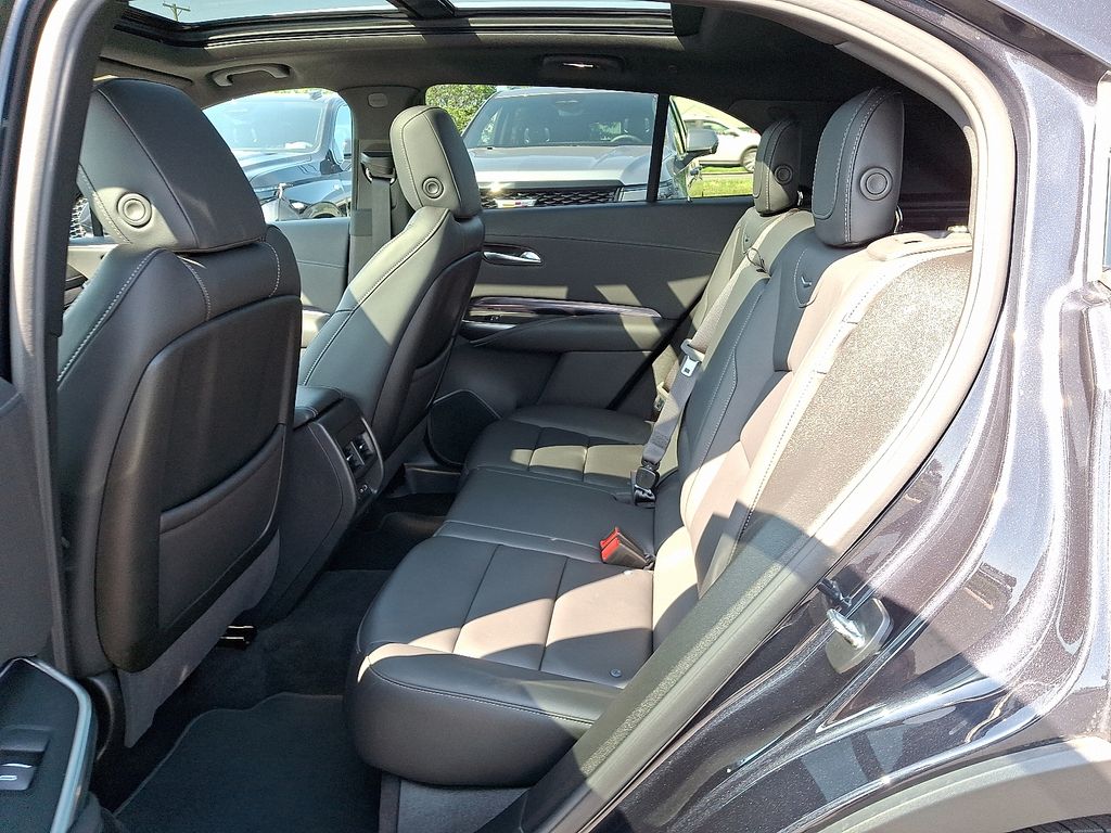 Thumbnail: 2023 Cadillac XT4 - 10