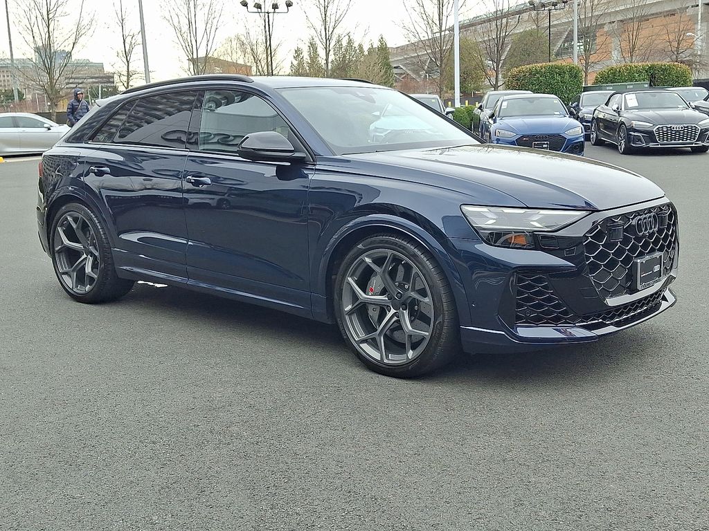 Thumbnail: 2026 Audi RS Q8 - 3