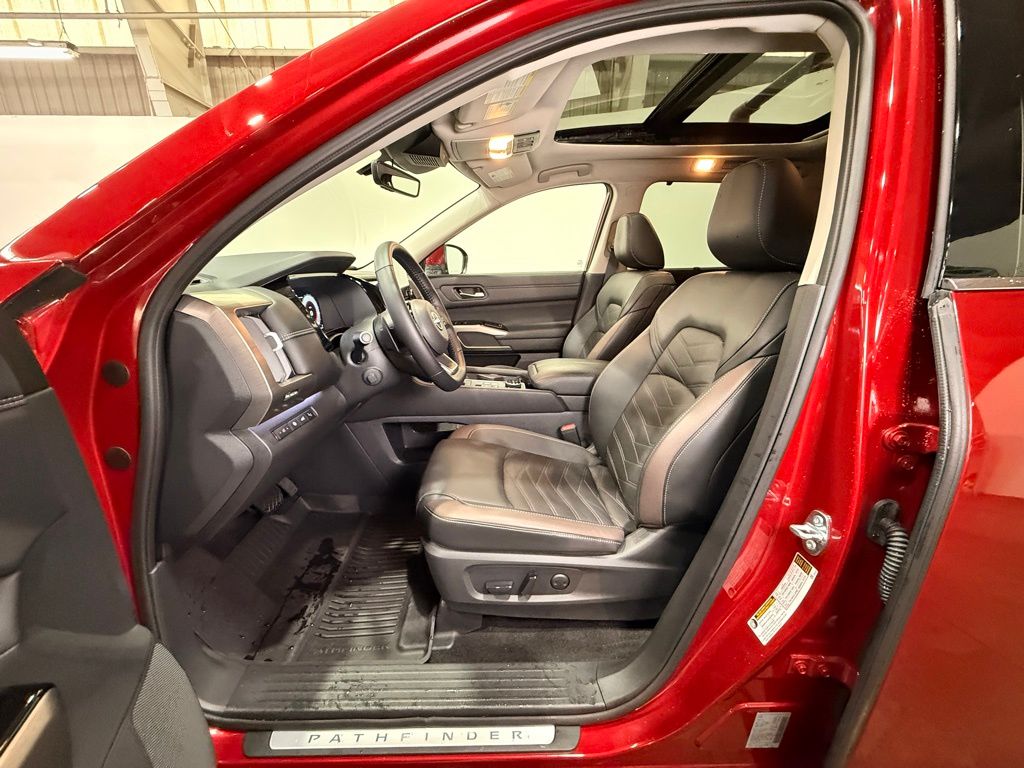 2025 Nissan Pathfinder Platinum