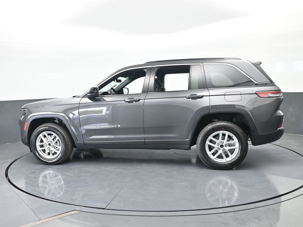 New 2026 Baltic Gray Metallic Clearcoat Jeep Laredo image 3