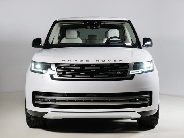 Used 2023 White Land Rover SE image 6