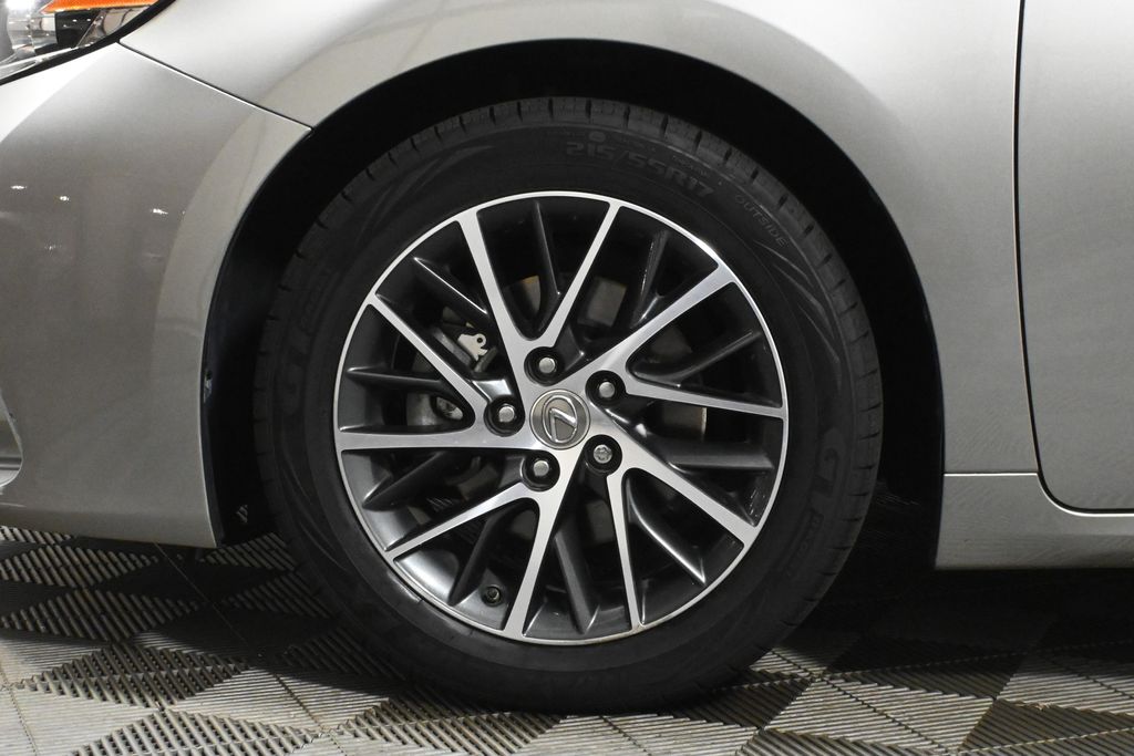 Thumbnail: 2018 Lexus ES - 12