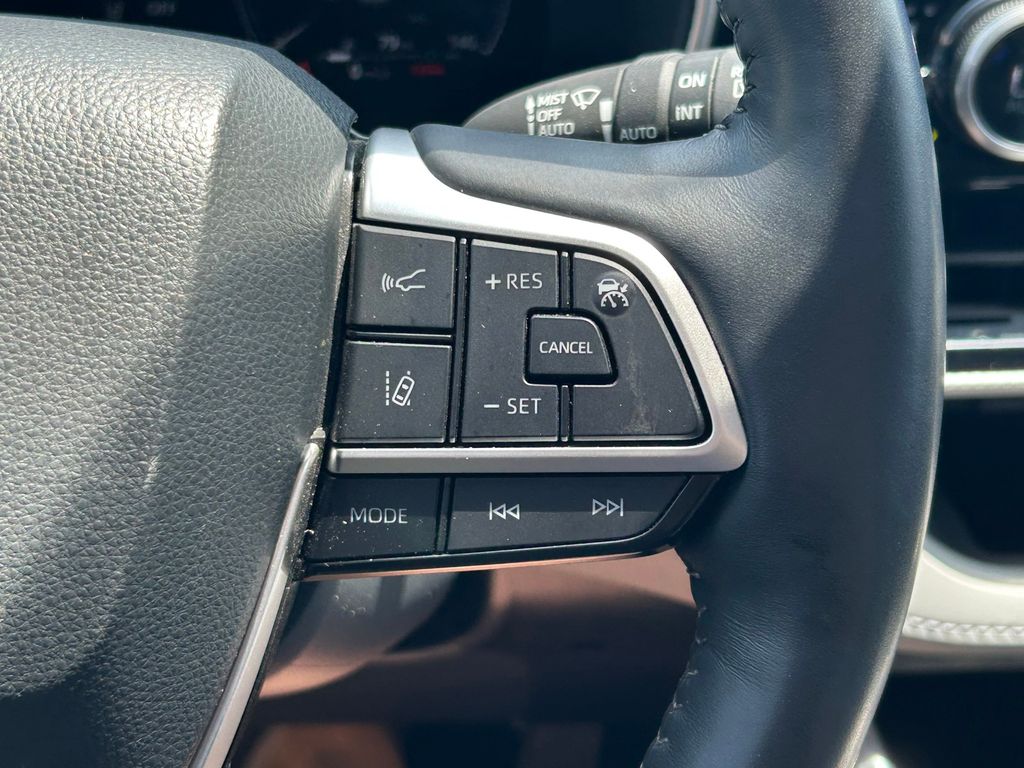 Used 2023 Toyota Highlander Hybrid SUV