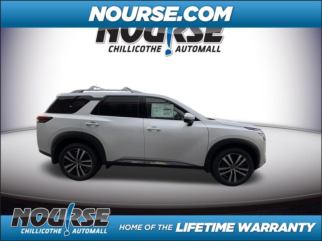 2025 Nissan Pathfinder Platinum photo