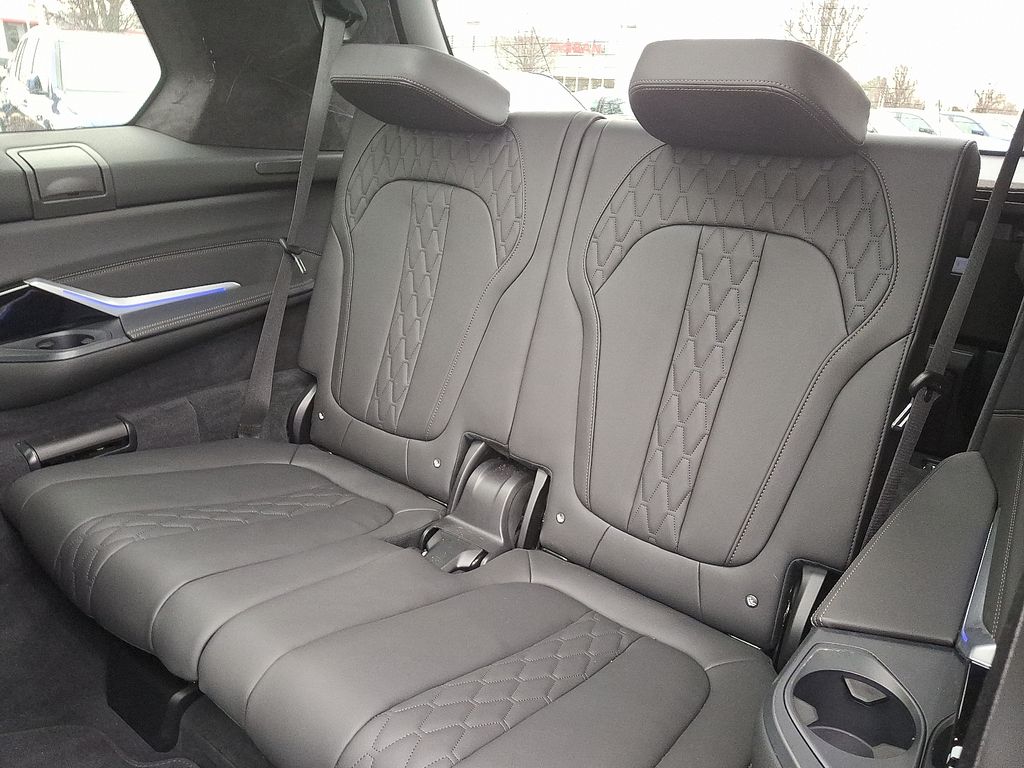 Thumbnail: 2024 BMW X7 - 11