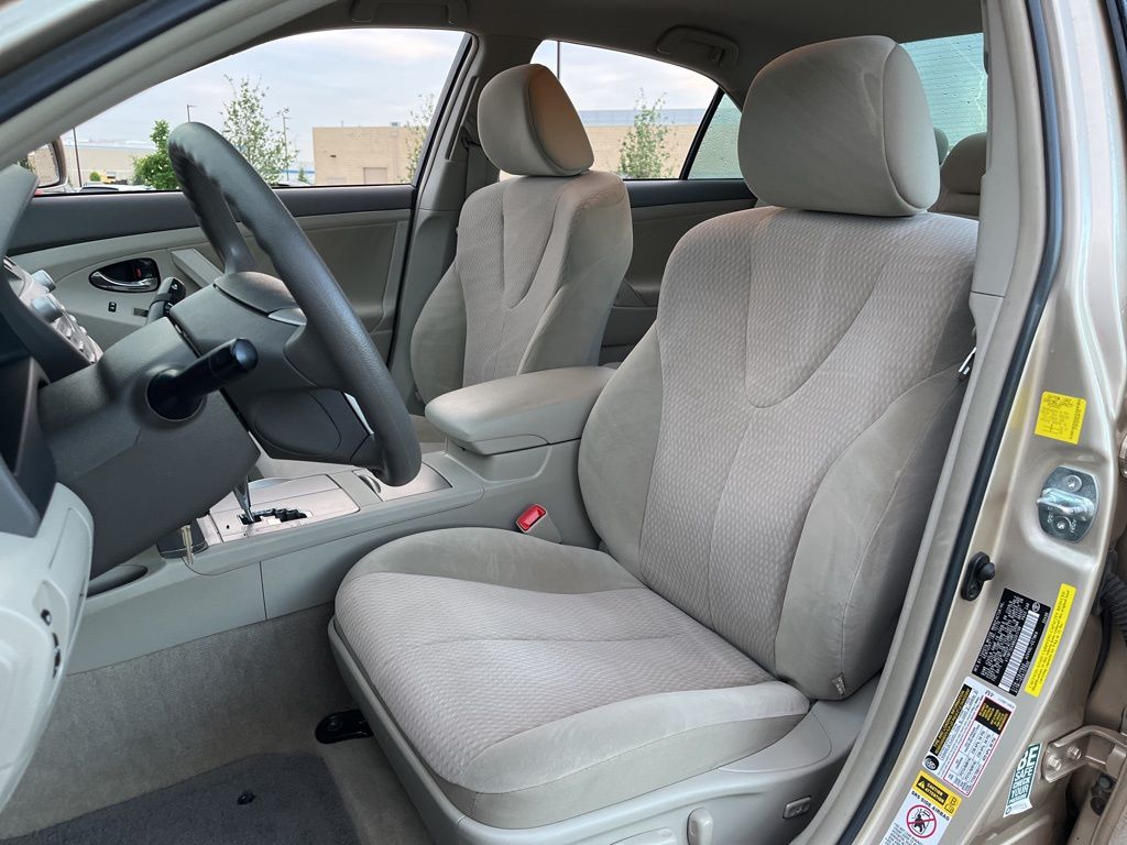 2011 Toyota Camry LE 24