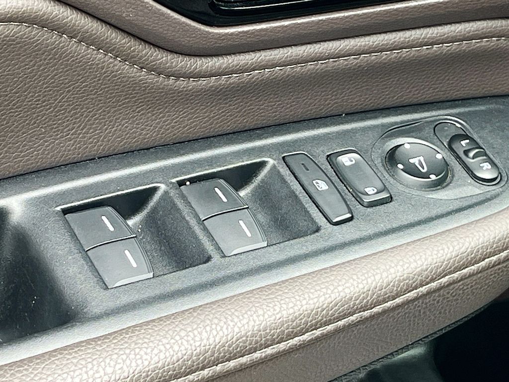 Used 2023 Silver Honda Touring image 18