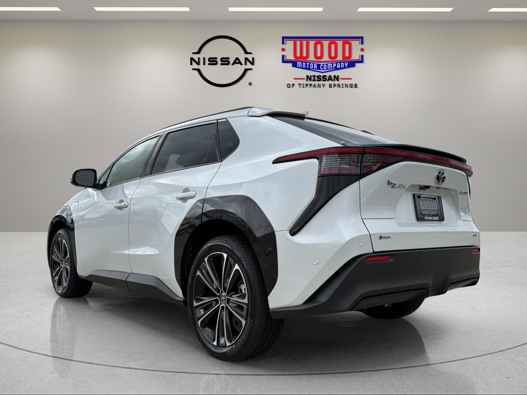 View vehicle photo 4