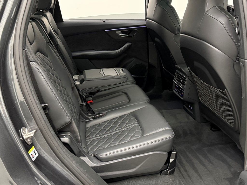 Thumbnail: 2021 Audi SQ7 - 28