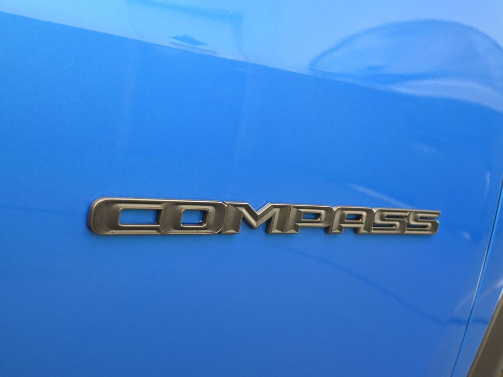 New 2026 Hydro Blue Pearlcoat Jeep Latitude image 44