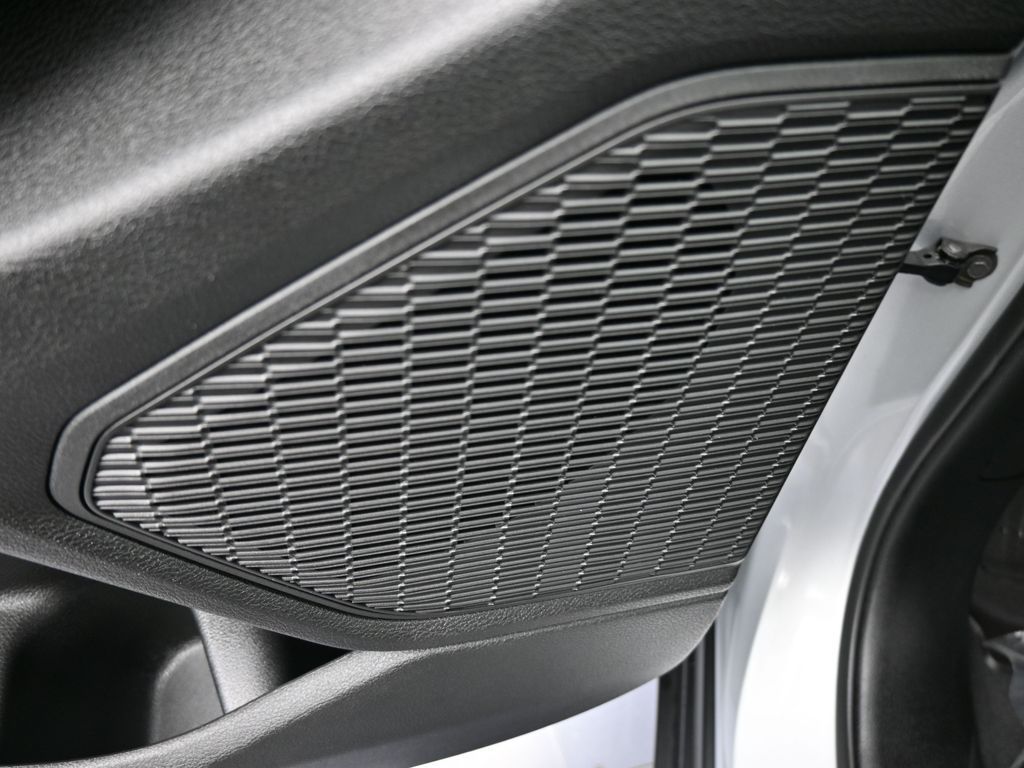 Used 2024 Silver Zynith Jeep Laredo image 14