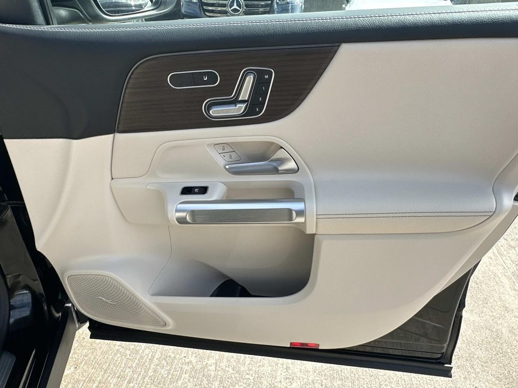 Thumbnail: 2026 Mercedes-Benz GLB - 10