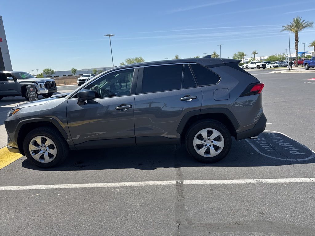 2023 Toyota RAV4 LE 8