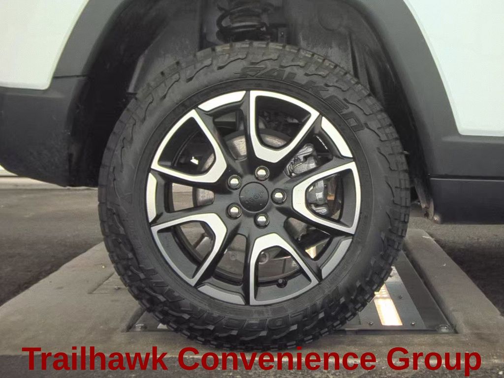 2024 Bright White Clearcoat Jeep Compass Trailhawk 4X4 SUV