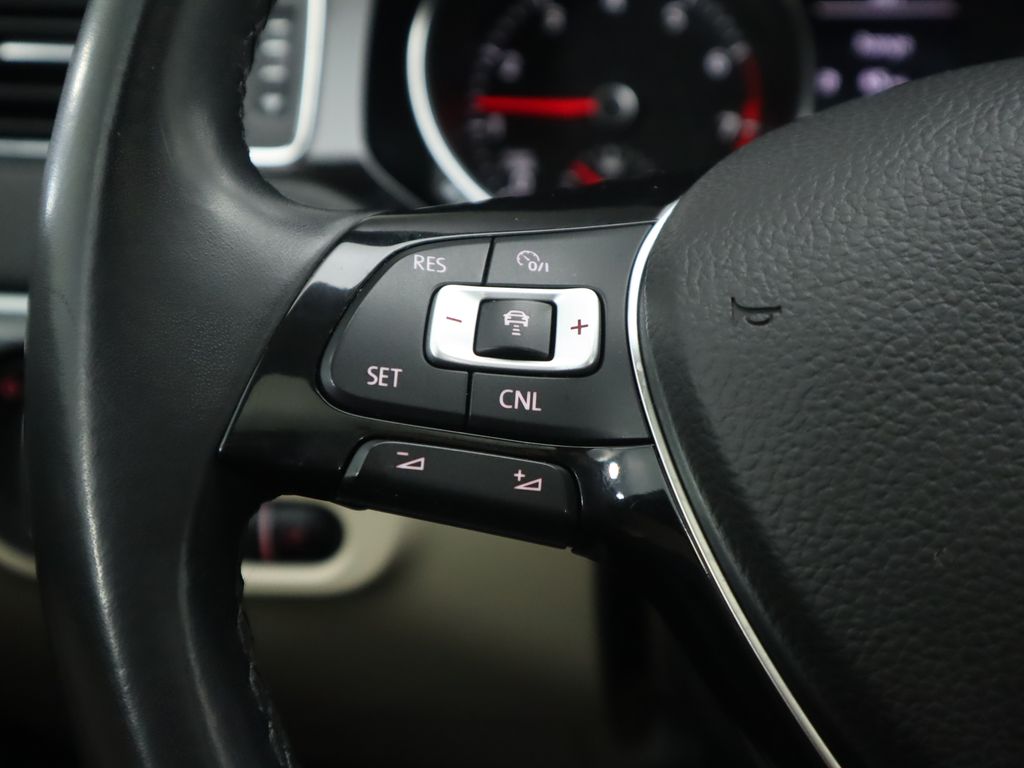 Thumbnail: 2017 Volkswagen Jetta - 11