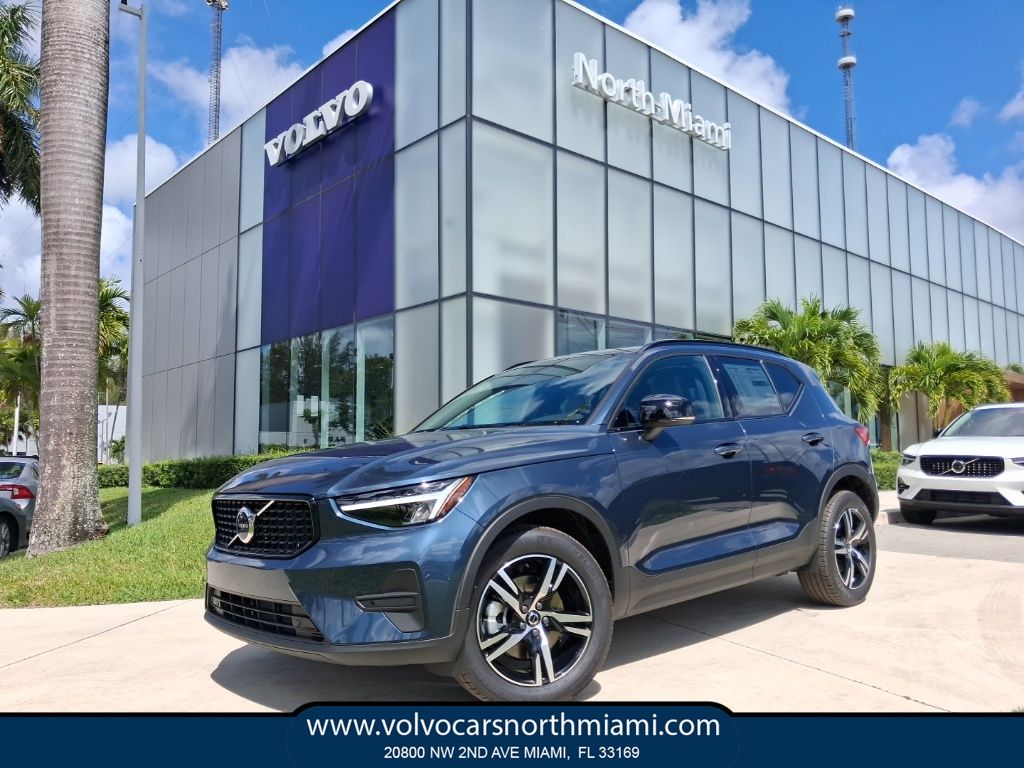 2026 Volvo XC40 Core