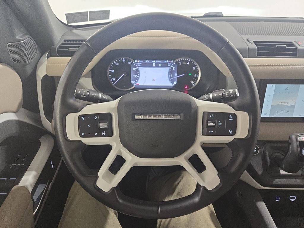 Used 2023  Land Rover S image 10