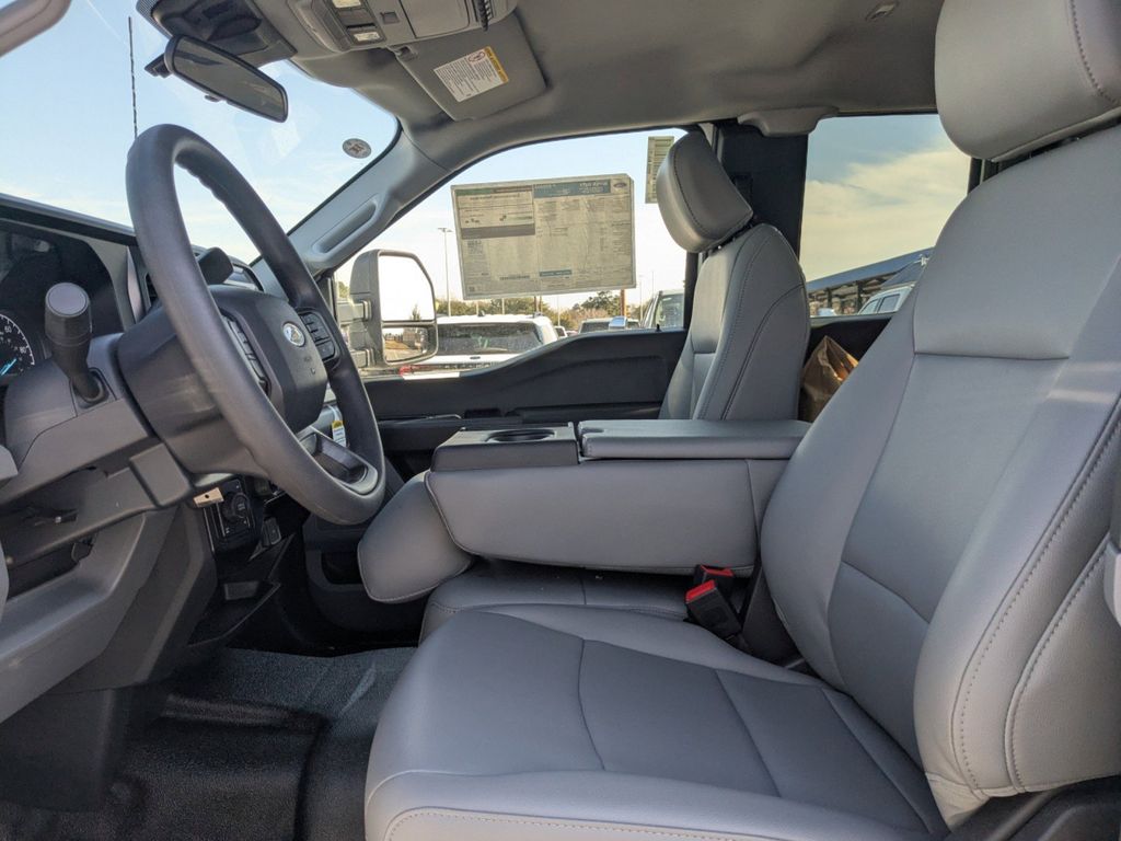 2025 Ford F-350 Chassis XL