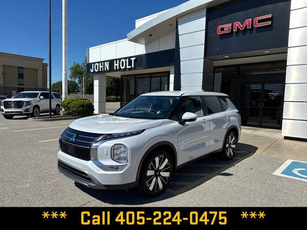 White Diamond 2025 Mitsubishi Outlander SE FWD SUV / Crossover Front-Wheel Drive Continuously Variable Transmission