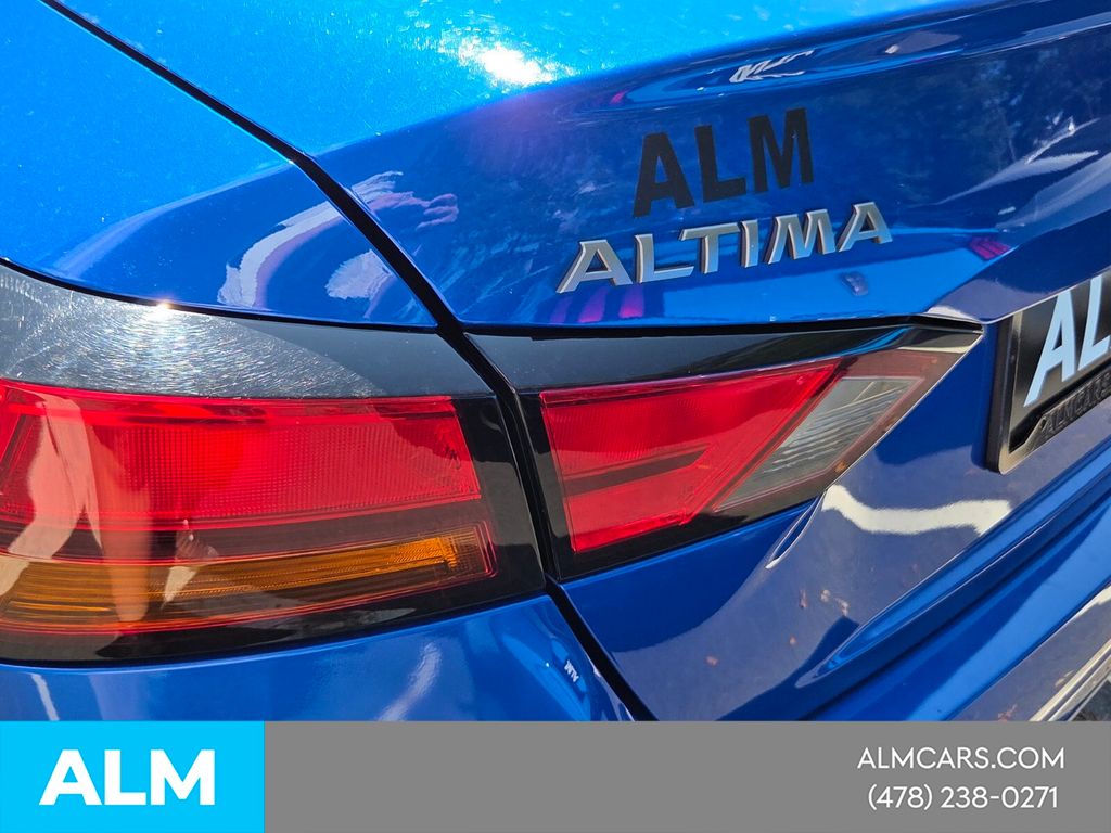 Used 2025 Blue Nissan 2.5 SV image 9