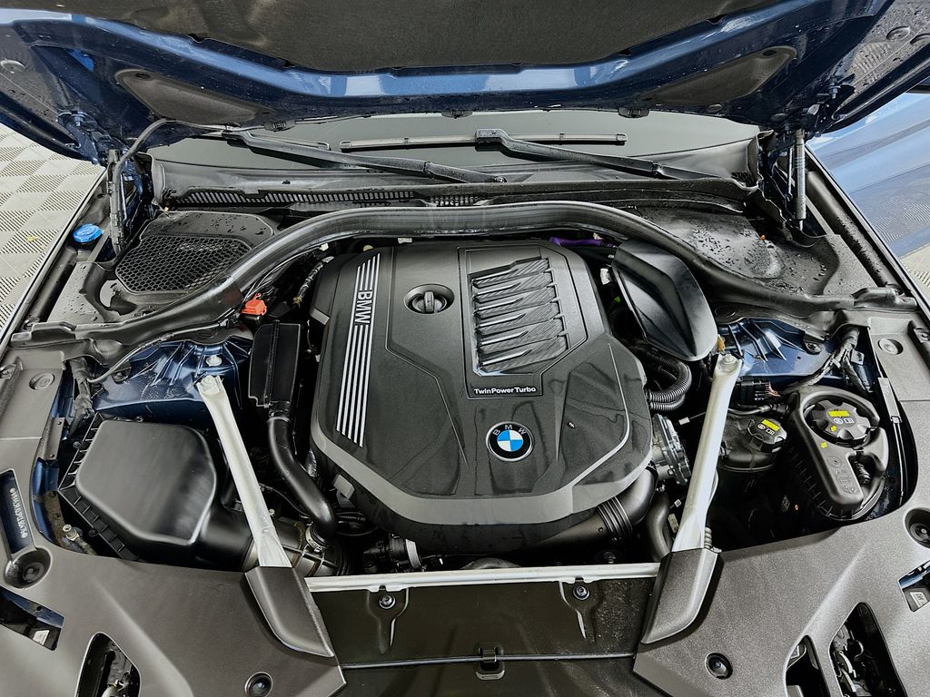 Thumbnail: 2023 BMW 5 Series - 32