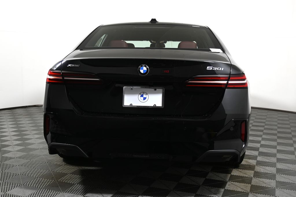 Thumbnail: 2026 BMW 5 Series - 6