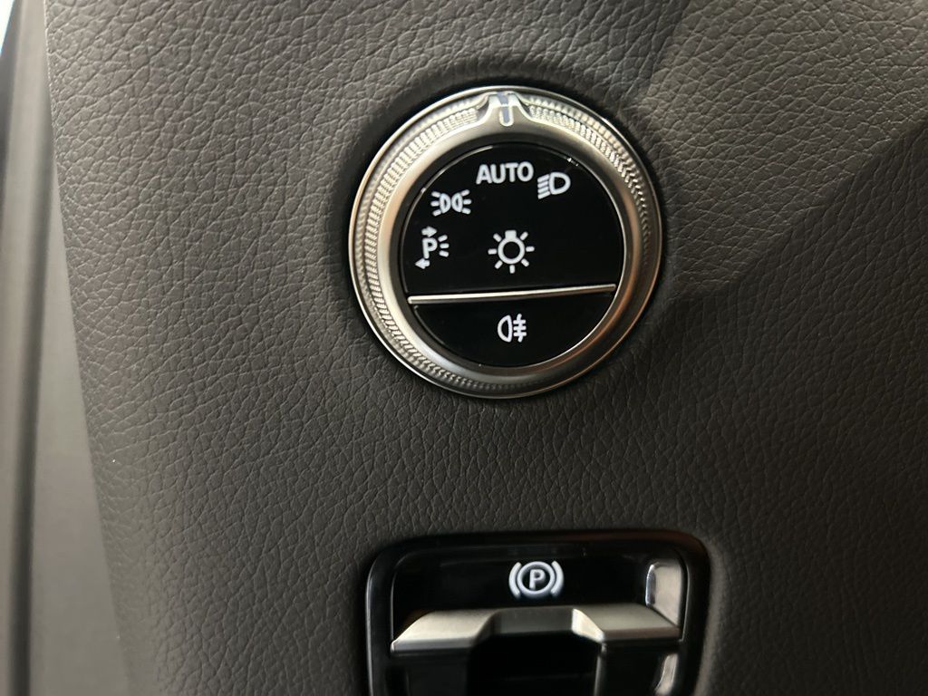 Thumbnail: 2026 Mercedes-Benz GLC - 21