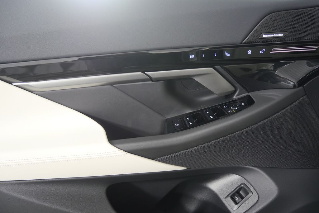 Thumbnail: 2026 BMW 5 Series - 9