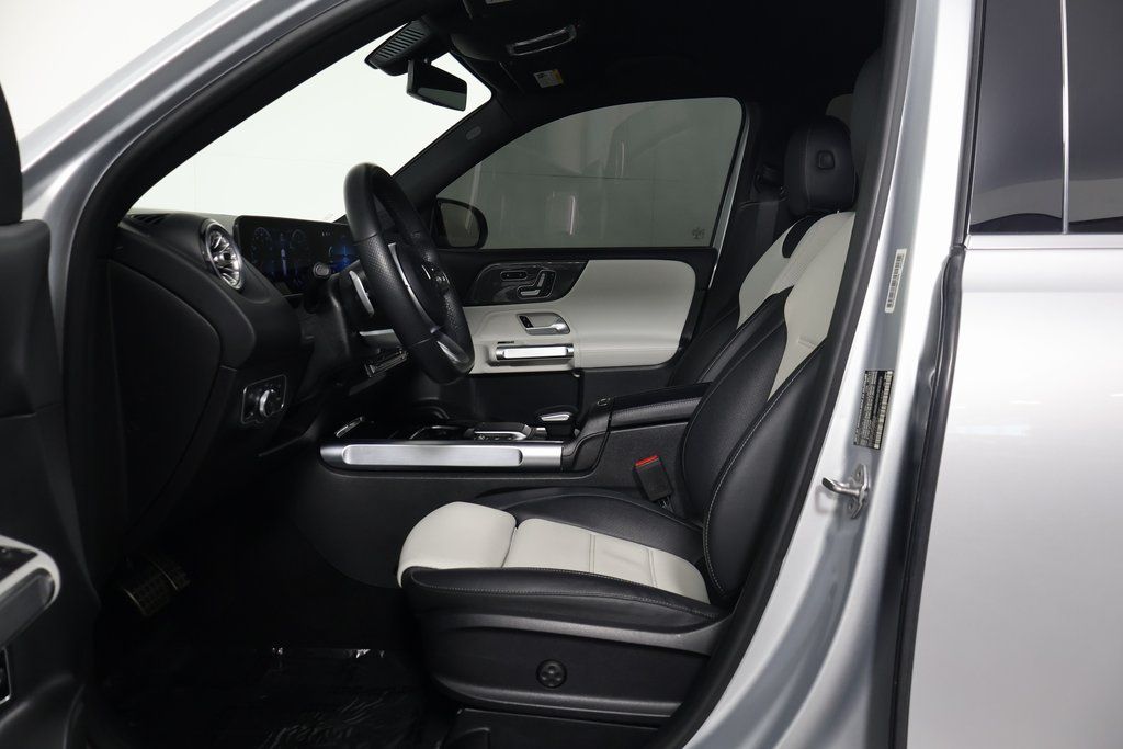 Thumbnail: 2021 Mercedes-Benz GLB - 10