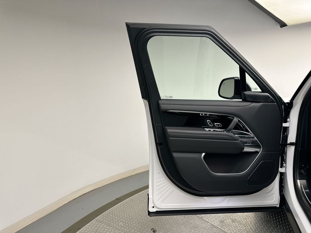 Thumbnail: 2025 Land Rover Range Rover - 9