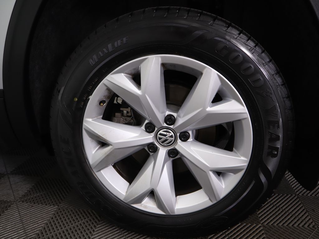 2019 Volkswagen Atlas S 32