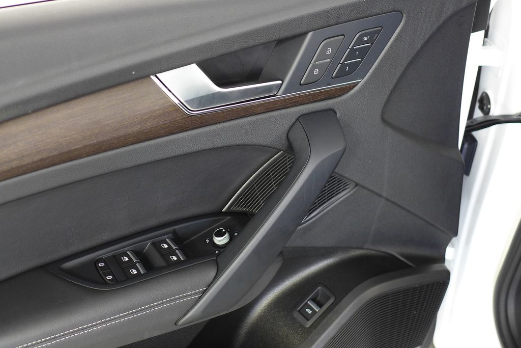 Thumbnail: 2023 Audi Q5 - 12